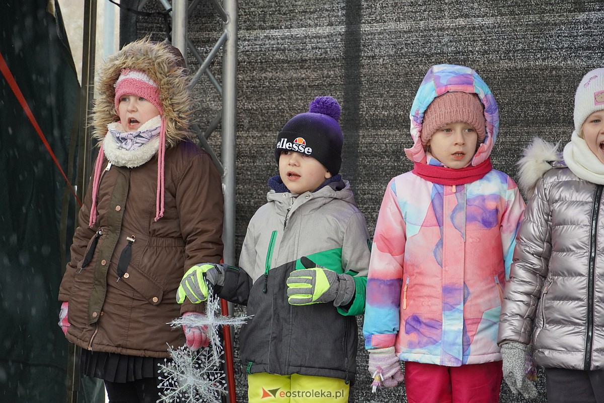 I Kurpiowski Jarmark Bożonarodzeniowy w Ostrołęce - występy przedszkolaków [07.12.2023] - zdjęcie #124 - eOstroleka.pl