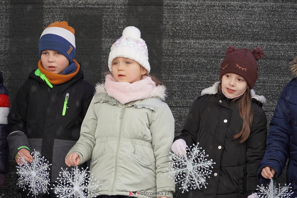 I Kurpiowski Jarmark Bożonarodzeniowy w Ostrołęce - występy przedszkolaków [07.12.2023] - zdjęcie #121 - eOstroleka.pl