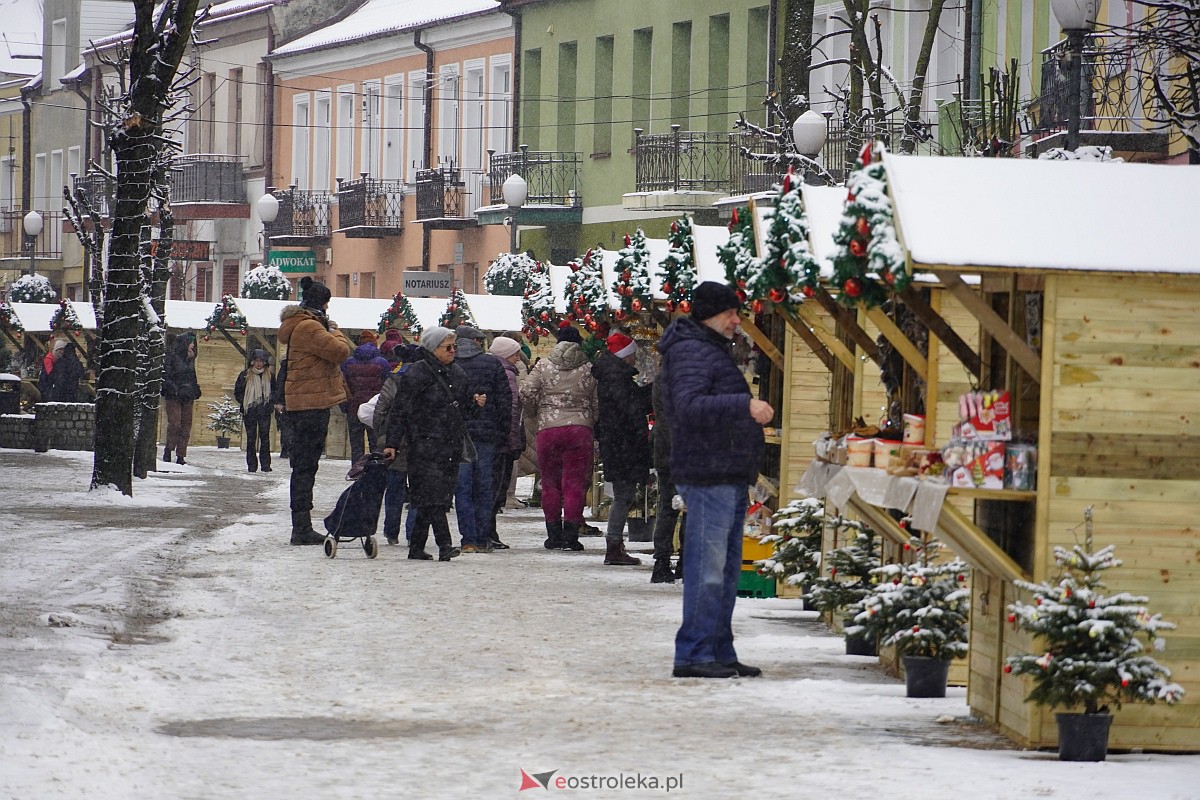 I Kurpiowski Jarmark Bożonarodzeniowy w Ostrołęce - występy przedszkolaków [07.12.2023] - zdjęcie #115 - eOstroleka.pl