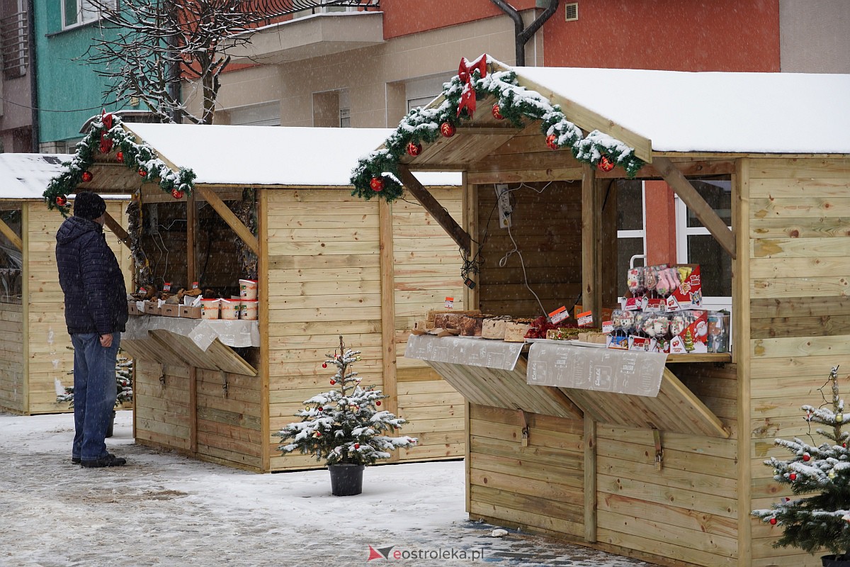 I Kurpiowski Jarmark Bożonarodzeniowy w Ostrołęce - występy przedszkolaków [07.12.2023] - zdjęcie #114 - eOstroleka.pl