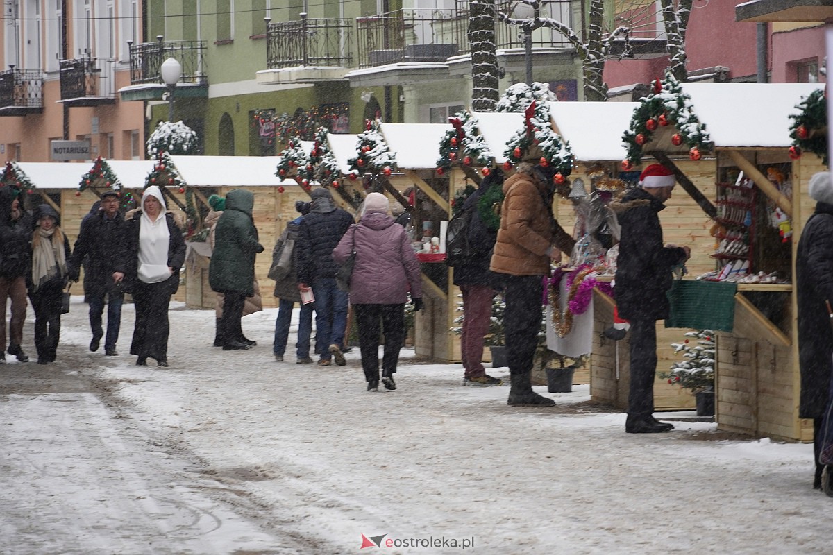 I Kurpiowski Jarmark Bożonarodzeniowy w Ostrołęce - występy przedszkolaków [07.12.2023] - zdjęcie #112 - eOstroleka.pl