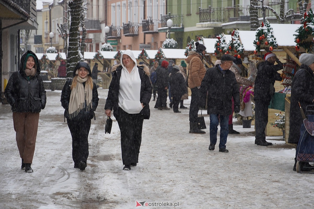 I Kurpiowski Jarmark Bożonarodzeniowy w Ostrołęce - występy przedszkolaków [07.12.2023] - zdjęcie #106 - eOstroleka.pl