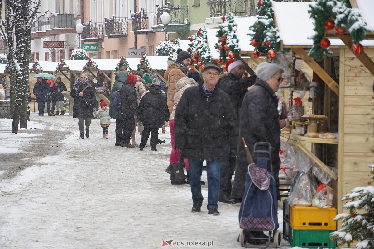 I Kurpiowski Jarmark Bożonarodzeniowy w Ostrołęce - występy przedszkolaków [07.12.2023] - zdjęcie #105 - eOstroleka.pl