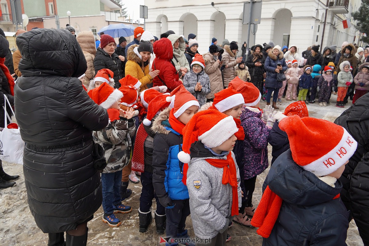I Kurpiowski Jarmark Bożonarodzeniowy w Ostrołęce - występy przedszkolaków [07.12.2023] - zdjęcie #73 - eOstroleka.pl