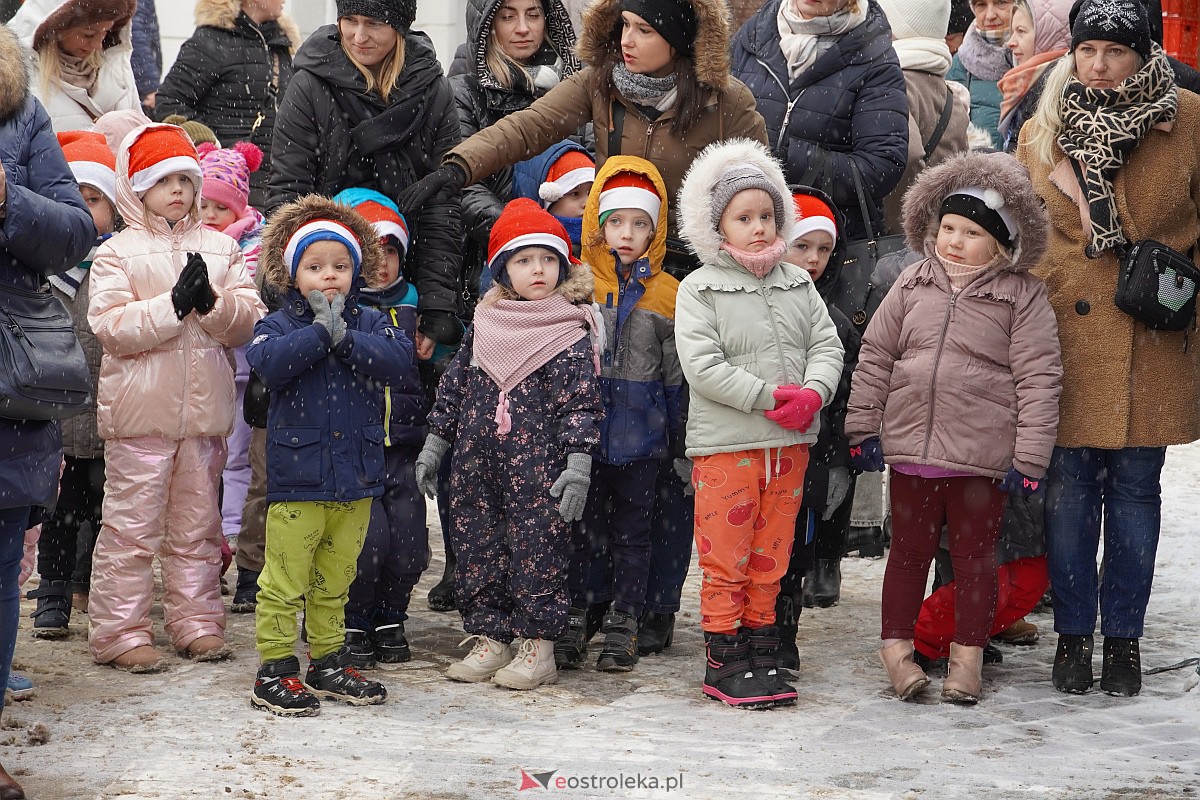 I Kurpiowski Jarmark Bożonarodzeniowy w Ostrołęce - występy przedszkolaków [07.12.2023] - zdjęcie #71 - eOstroleka.pl