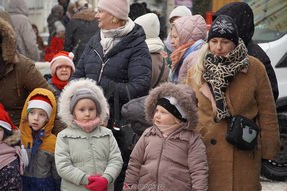 I Kurpiowski Jarmark Bożonarodzeniowy w Ostrołęce - występy przedszkolaków [07.12.2023] - zdjęcie #69 - eOstroleka.pl