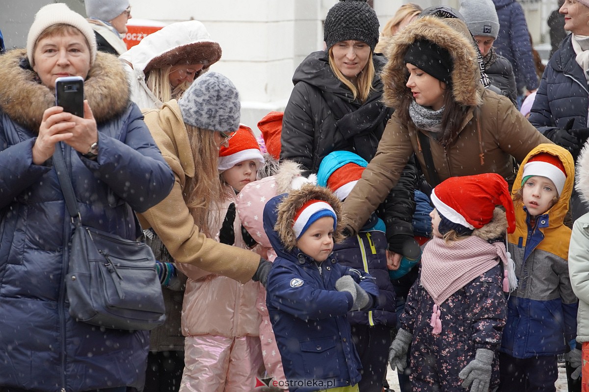 I Kurpiowski Jarmark Bożonarodzeniowy w Ostrołęce - występy przedszkolaków [07.12.2023] - zdjęcie #67 - eOstroleka.pl