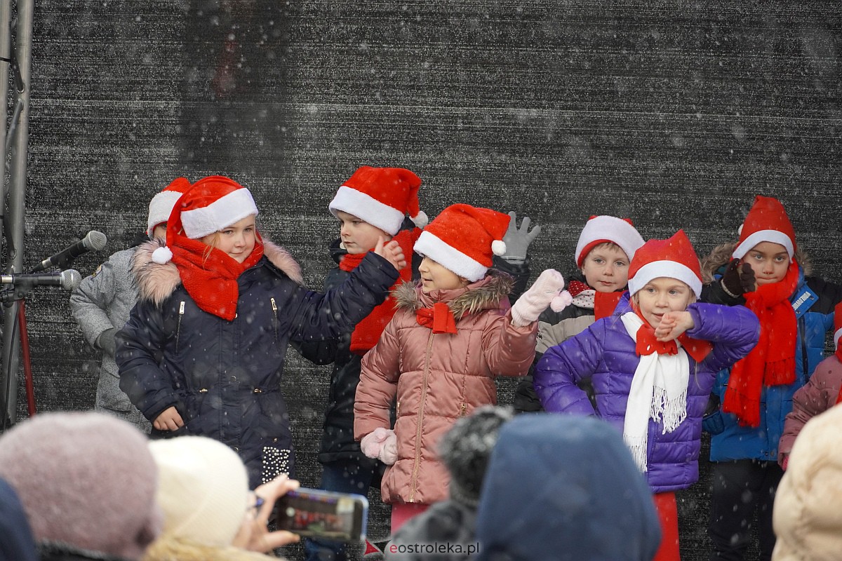 I Kurpiowski Jarmark Bożonarodzeniowy w Ostrołęce - występy przedszkolaków [07.12.2023] - zdjęcie #63 - eOstroleka.pl