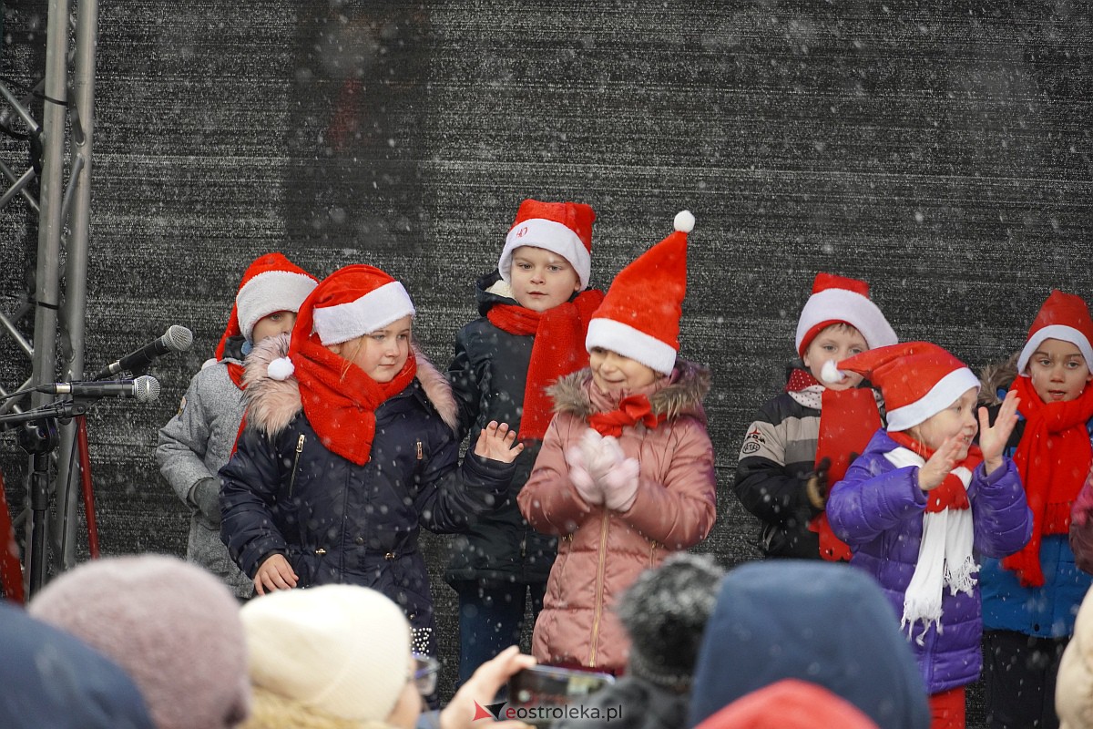 I Kurpiowski Jarmark Bożonarodzeniowy w Ostrołęce - występy przedszkolaków [07.12.2023] - zdjęcie #61 - eOstroleka.pl