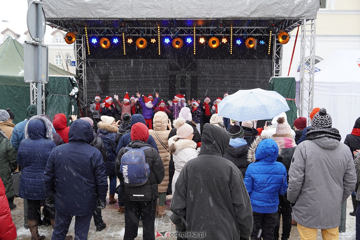 I Kurpiowski Jarmark Bożonarodzeniowy w Ostrołęce - występy przedszkolaków [07.12.2023] - zdjęcie #59 - eOstroleka.pl