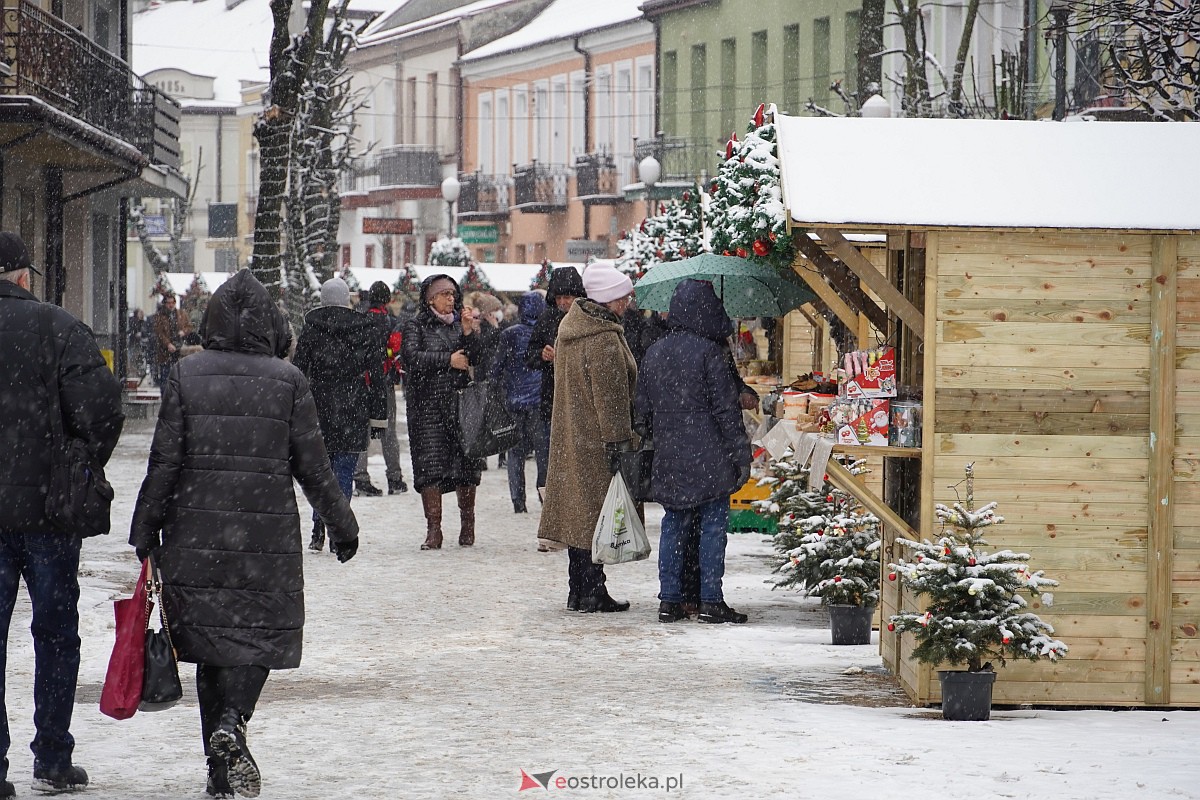 I Kurpiowski Jarmark Bożonarodzeniowy w Ostrołęce - występy przedszkolaków [07.12.2023] - zdjęcie #57 - eOstroleka.pl