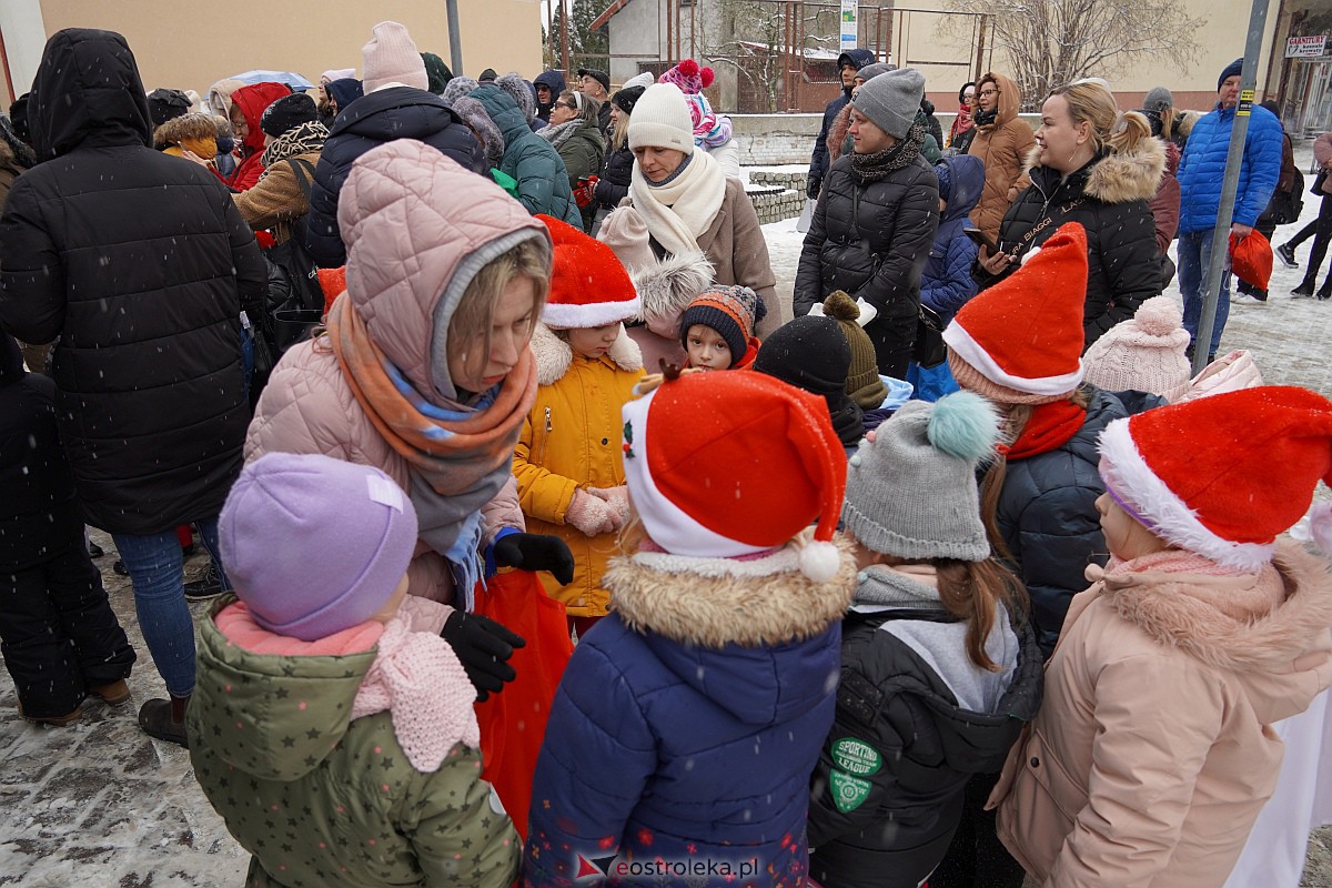 I Kurpiowski Jarmark Bożonarodzeniowy w Ostrołęce - występy przedszkolaków [07.12.2023] - zdjęcie #49 - eOstroleka.pl