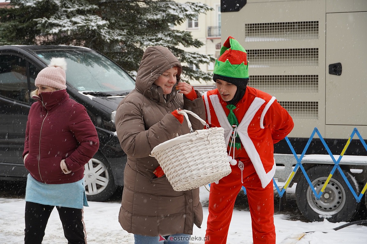 I Kurpiowski Jarmark Bożonarodzeniowy w Ostrołęce - występy przedszkolaków [07.12.2023] - zdjęcie #45 - eOstroleka.pl