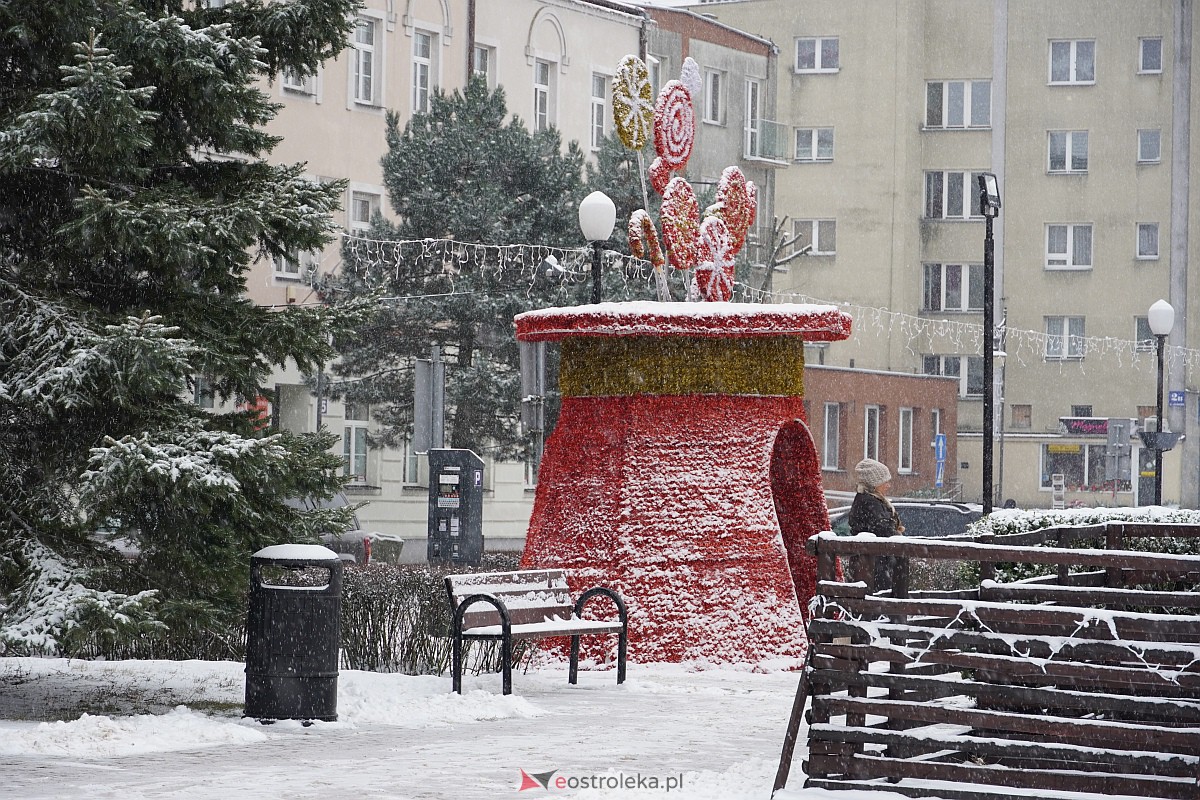 I Kurpiowski Jarmark Bożonarodzeniowy w Ostrołęce - występy przedszkolaków [07.12.2023] - zdjęcie #100 - eOstroleka.pl