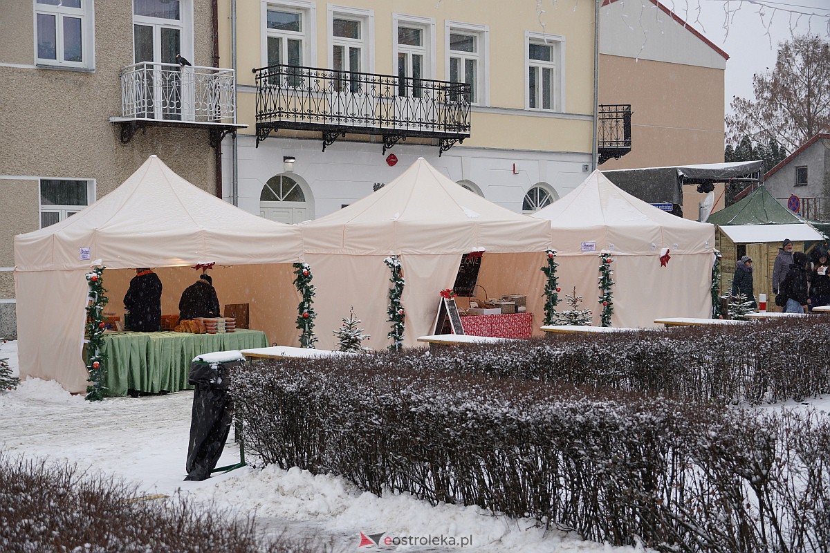 I Kurpiowski Jarmark Bożonarodzeniowy w Ostrołęce - występy przedszkolaków [07.12.2023] - zdjęcie #94 - eOstroleka.pl
