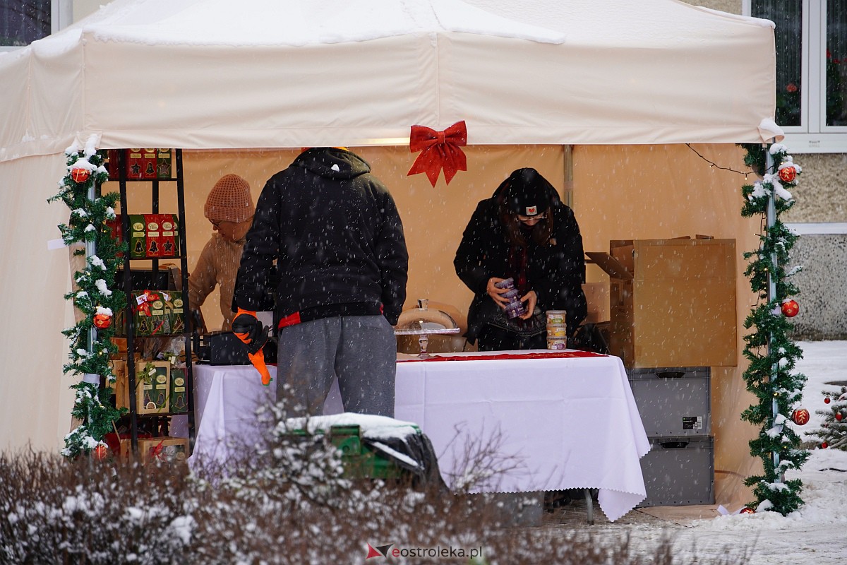 I Kurpiowski Jarmark Bożonarodzeniowy w Ostrołęce - występy przedszkolaków [07.12.2023] - zdjęcie #92 - eOstroleka.pl