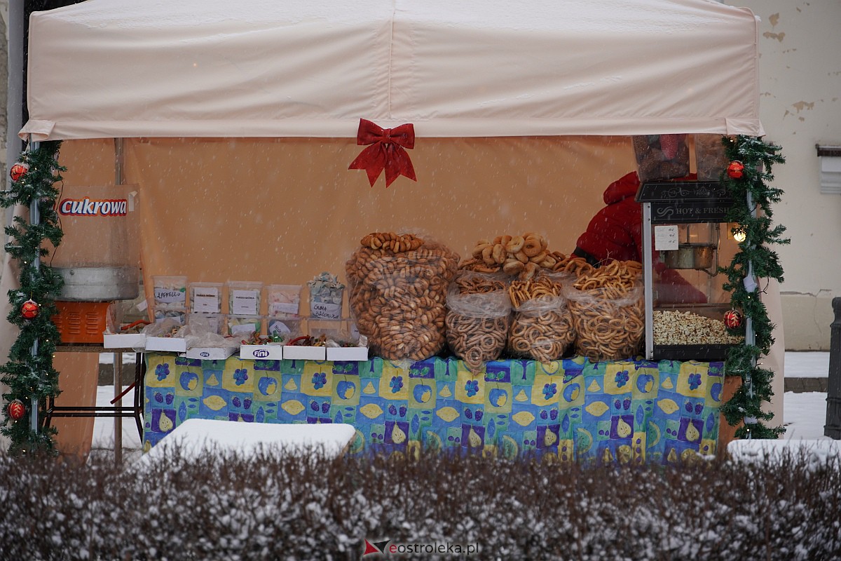 I Kurpiowski Jarmark Bożonarodzeniowy w Ostrołęce - występy przedszkolaków [07.12.2023] - zdjęcie #90 - eOstroleka.pl