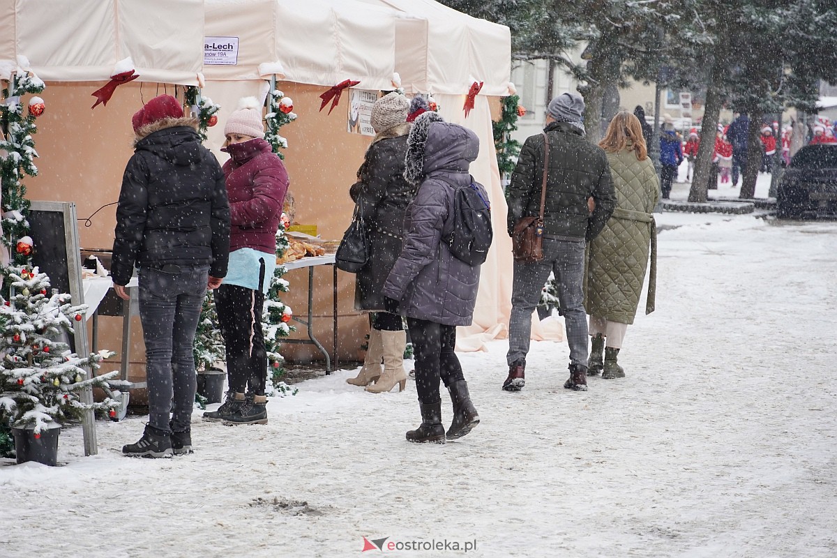 I Kurpiowski Jarmark Bożonarodzeniowy w Ostrołęce - występy przedszkolaków [07.12.2023] - zdjęcie #84 - eOstroleka.pl