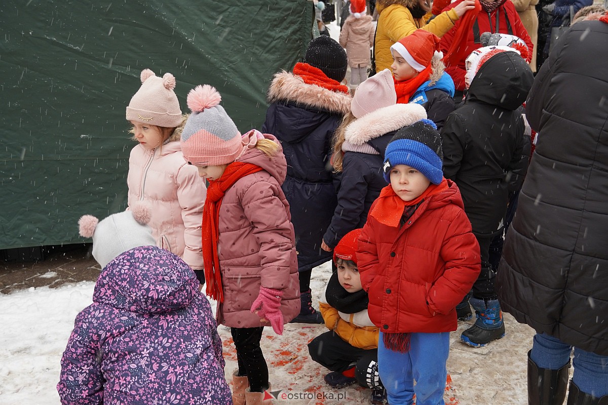 I Kurpiowski Jarmark Bożonarodzeniowy w Ostrołęce - występy przedszkolaków [07.12.2023] - zdjęcie #80 - eOstroleka.pl