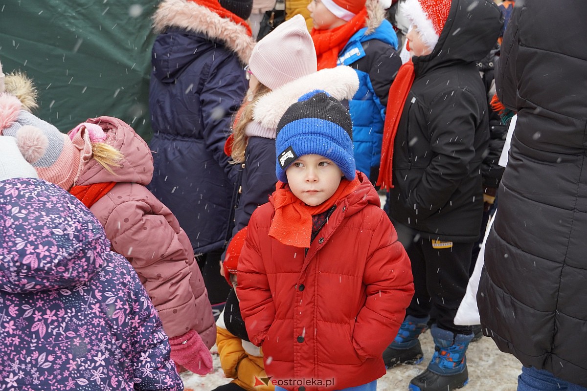 I Kurpiowski Jarmark Bożonarodzeniowy w Ostrołęce - występy przedszkolaków [07.12.2023] - zdjęcie #78 - eOstroleka.pl