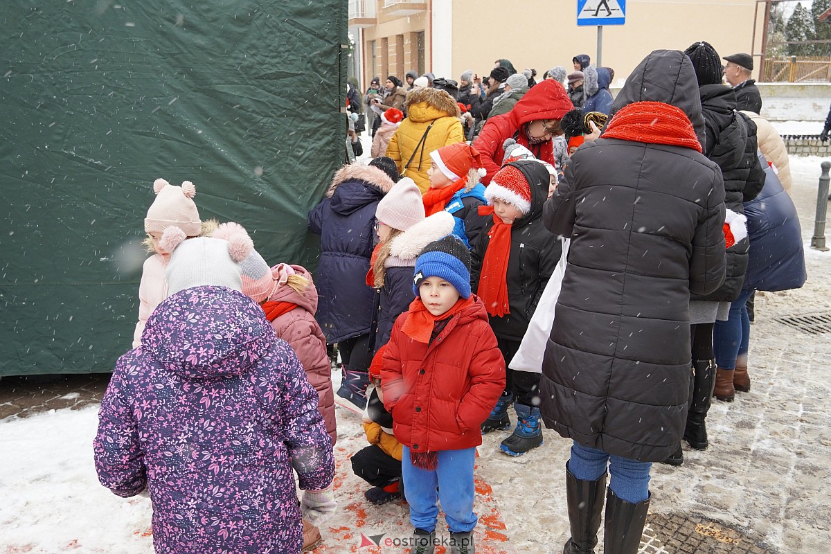 I Kurpiowski Jarmark Bożonarodzeniowy w Ostrołęce - występy przedszkolaków [07.12.2023] - zdjęcie #76 - eOstroleka.pl