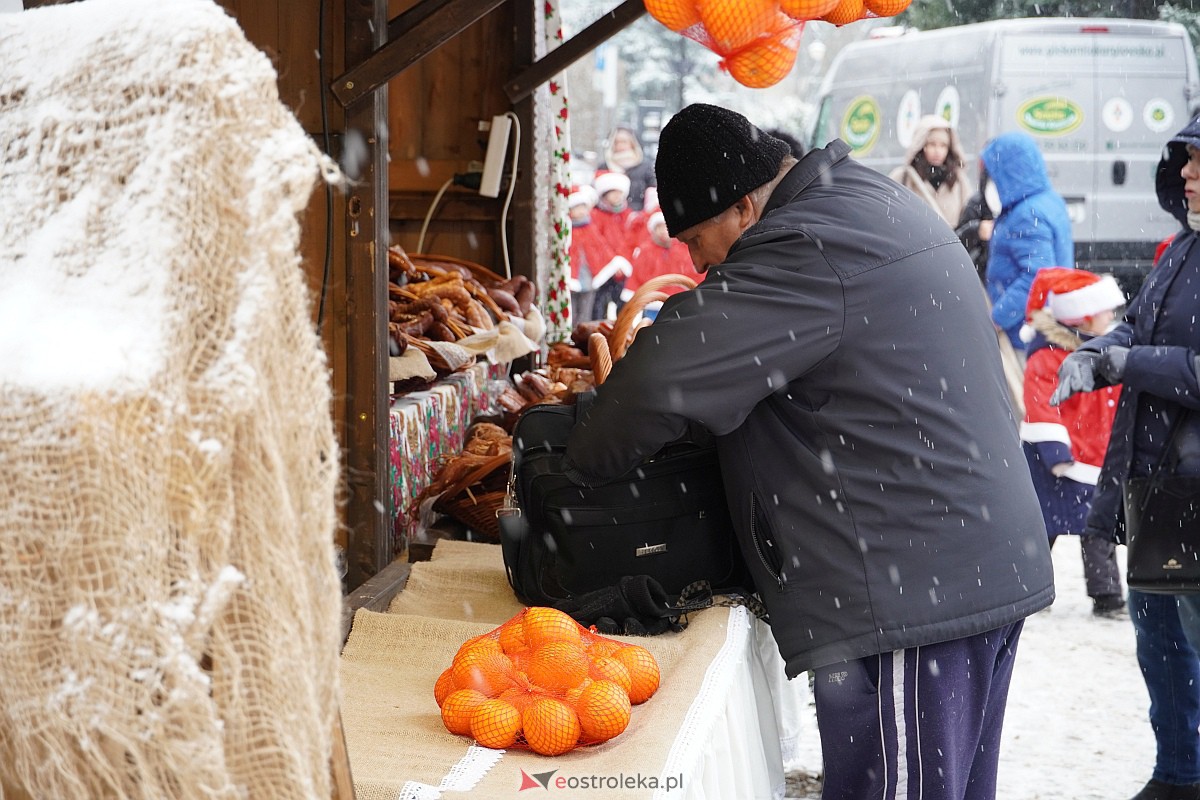I Kurpiowski Jarmark Bożonarodzeniowy w Ostrołęce - występy przedszkolaków [07.12.2023] - zdjęcie #74 - eOstroleka.pl