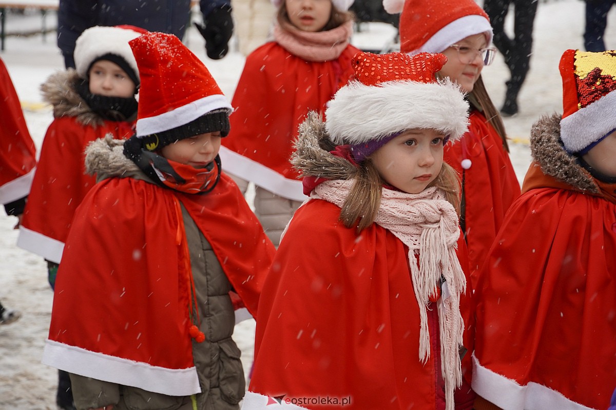 I Kurpiowski Jarmark Bożonarodzeniowy w Ostrołęce - występy przedszkolaków [07.12.2023] - zdjęcie #68 - eOstroleka.pl
