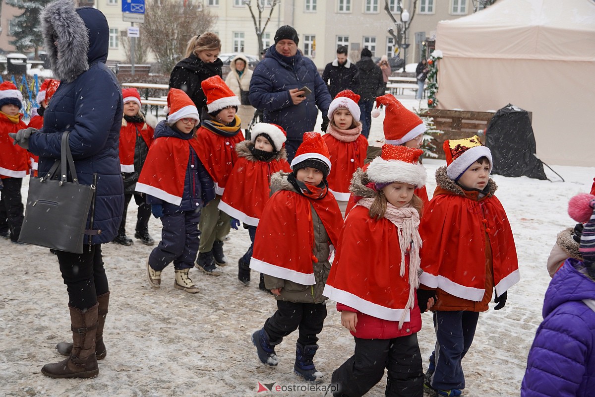 I Kurpiowski Jarmark Bożonarodzeniowy w Ostrołęce - występy przedszkolaków [07.12.2023] - zdjęcie #66 - eOstroleka.pl