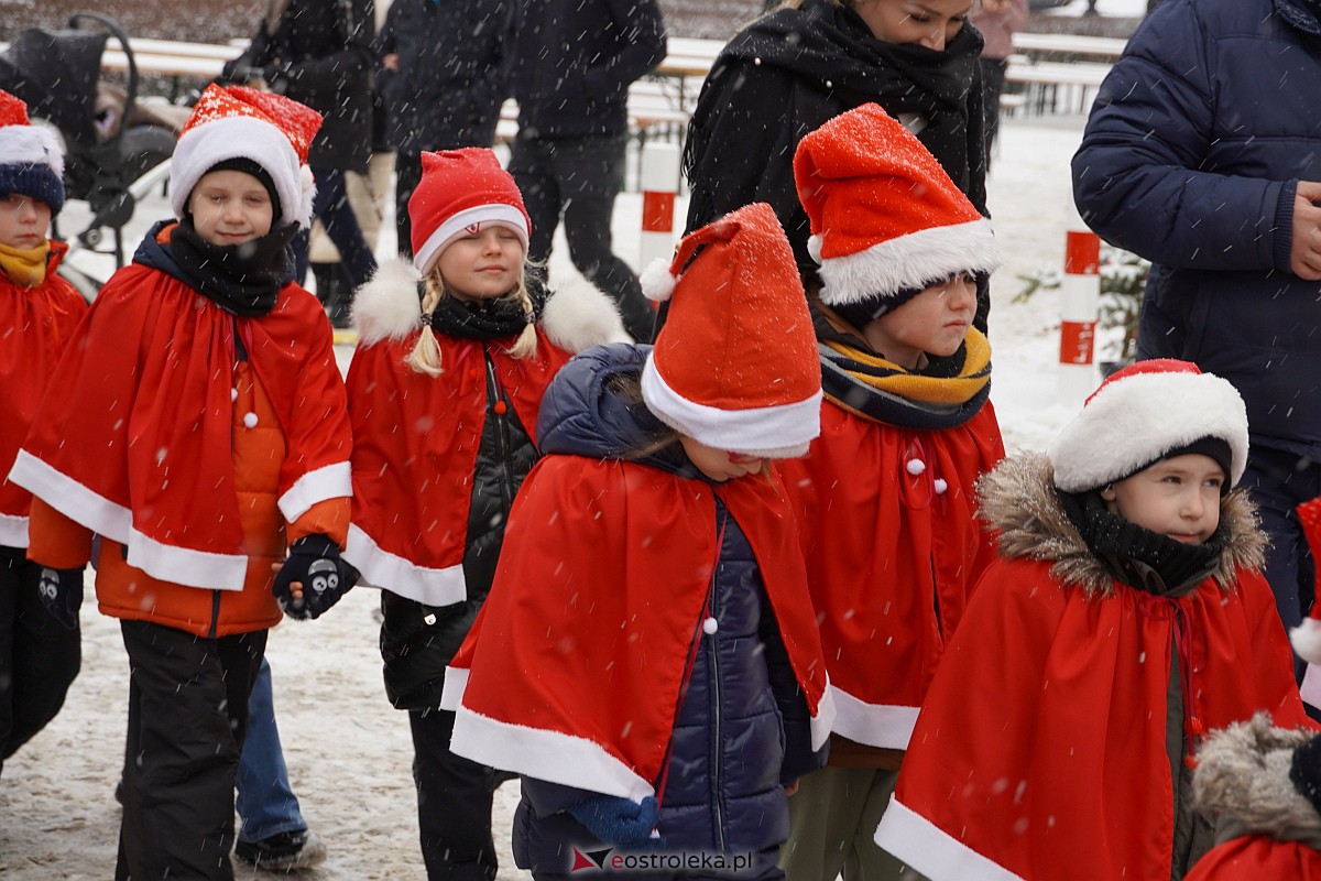 I Kurpiowski Jarmark Bożonarodzeniowy w Ostrołęce - występy przedszkolaków [07.12.2023] - zdjęcie #62 - eOstroleka.pl