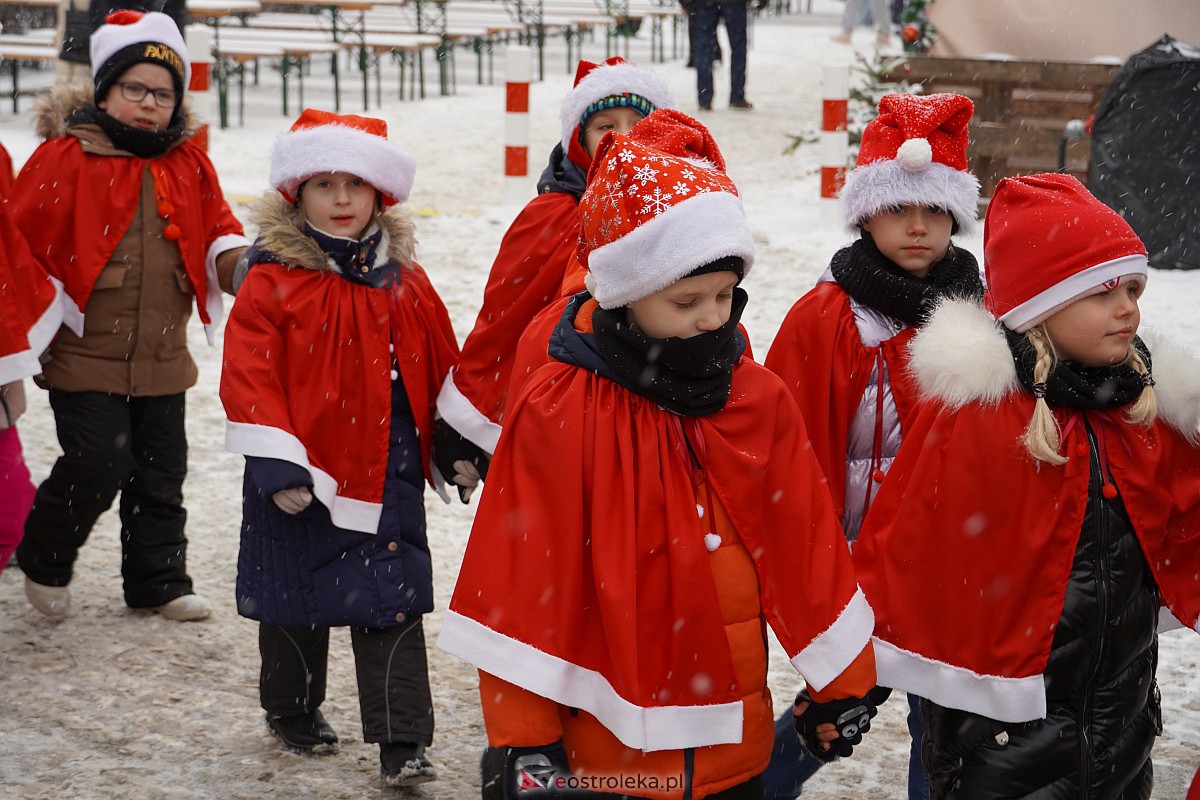 I Kurpiowski Jarmark Bożonarodzeniowy w Ostrołęce - występy przedszkolaków [07.12.2023] - zdjęcie #58 - eOstroleka.pl