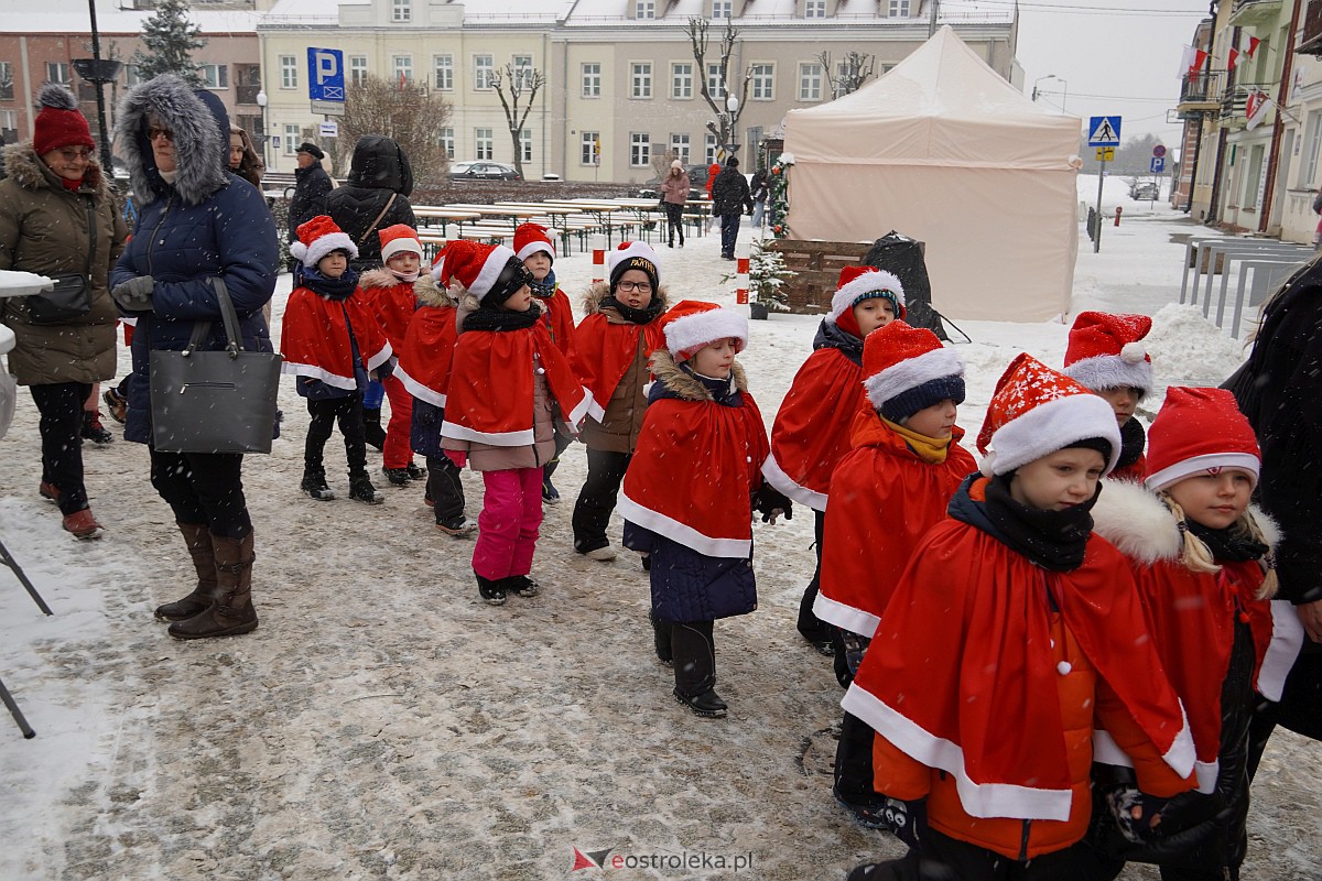 I Kurpiowski Jarmark Bożonarodzeniowy w Ostrołęce - występy przedszkolaków [07.12.2023] - zdjęcie #56 - eOstroleka.pl