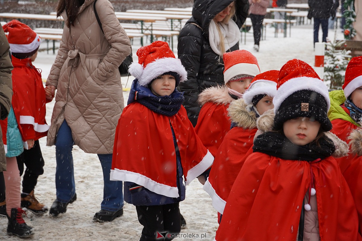 I Kurpiowski Jarmark Bożonarodzeniowy w Ostrołęce - występy przedszkolaków [07.12.2023] - zdjęcie #52 - eOstroleka.pl