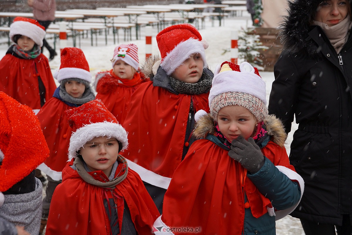 I Kurpiowski Jarmark Bożonarodzeniowy w Ostrołęce - występy przedszkolaków [07.12.2023] - zdjęcie #48 - eOstroleka.pl