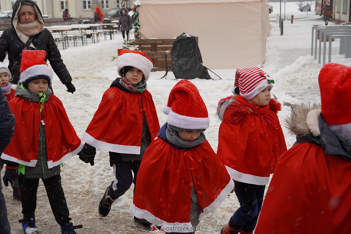 I Kurpiowski Jarmark Bożonarodzeniowy w Ostrołęce - występy przedszkolaków [07.12.2023] - zdjęcie #46 - eOstroleka.pl