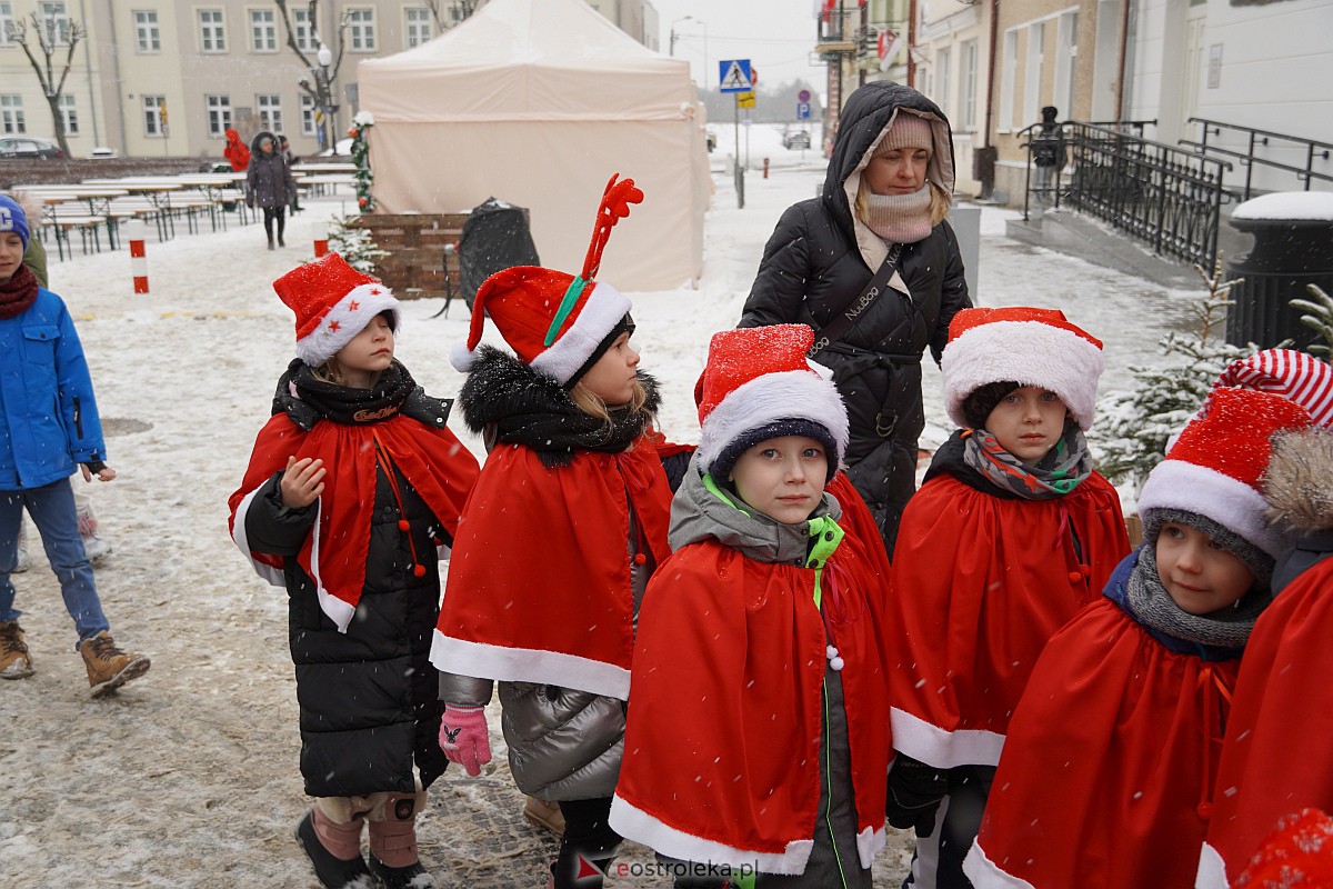 I Kurpiowski Jarmark Bożonarodzeniowy w Ostrołęce - występy przedszkolaków [07.12.2023] - zdjęcie #41 - eOstroleka.pl