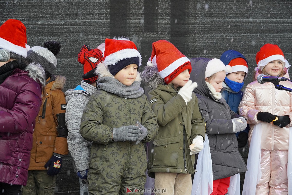 I Kurpiowski Jarmark Bożonarodzeniowy w Ostrołęce - występy przedszkolaków [07.12.2023] - zdjęcie #36 - eOstroleka.pl