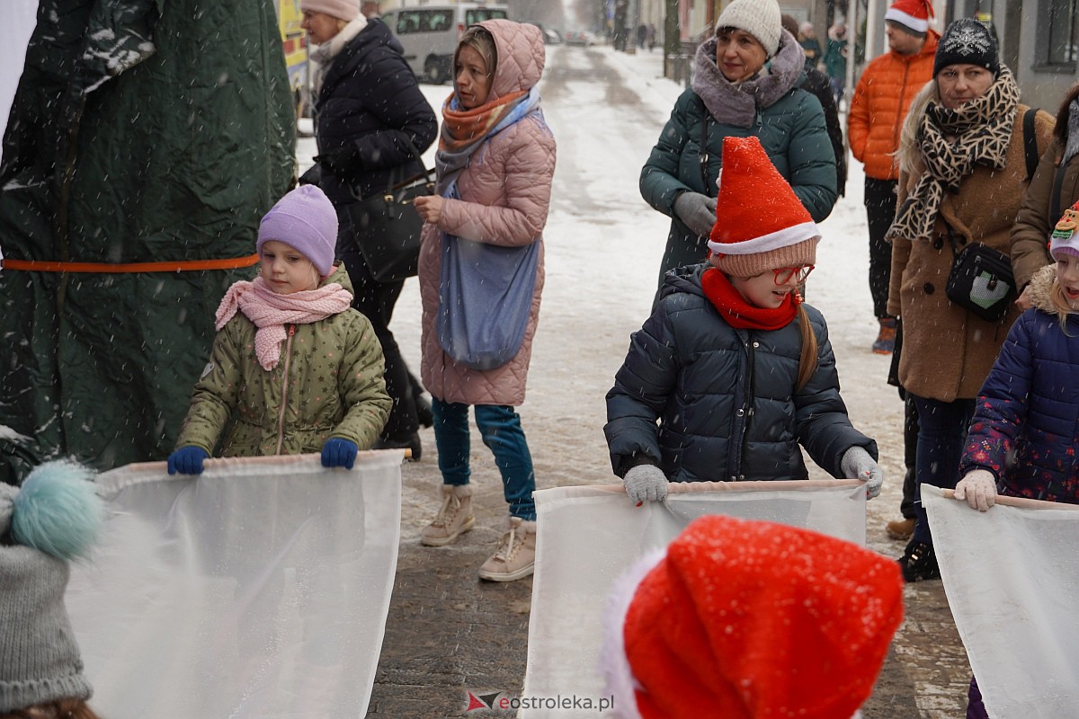 I Kurpiowski Jarmark Bożonarodzeniowy w Ostrołęce - występy przedszkolaków [07.12.2023] - zdjęcie #31 - eOstroleka.pl