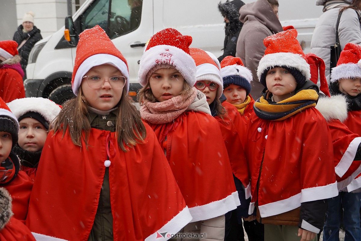 I Kurpiowski Jarmark Bożonarodzeniowy w Ostrołęce - występy przedszkolaków [07.12.2023] - zdjęcie #29 - eOstroleka.pl