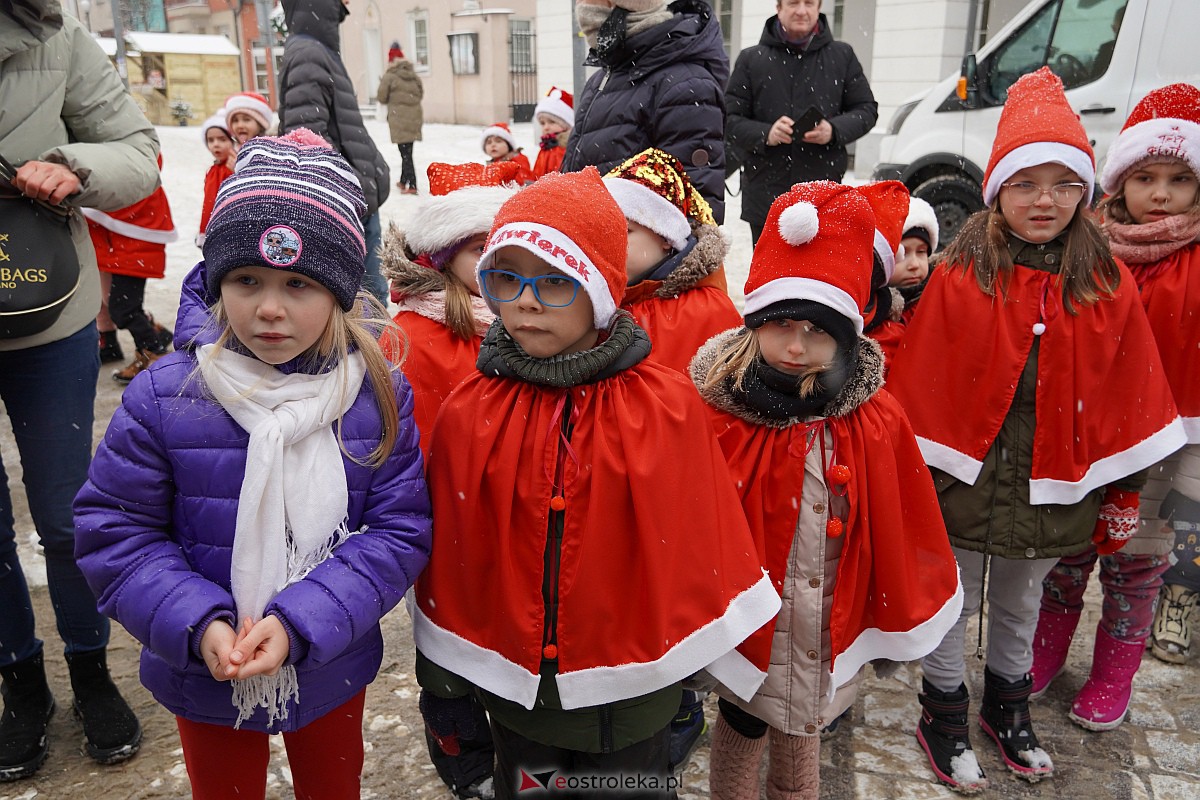 I Kurpiowski Jarmark Bożonarodzeniowy w Ostrołęce - występy przedszkolaków [07.12.2023] - zdjęcie #27 - eOstroleka.pl