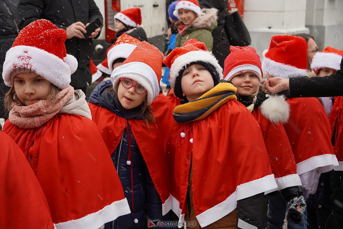 I Kurpiowski Jarmark Bożonarodzeniowy w Ostrołęce - występy przedszkolaków [07.12.2023] - zdjęcie #25 - eOstroleka.pl