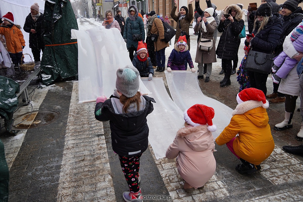 I Kurpiowski Jarmark Bożonarodzeniowy w Ostrołęce - występy przedszkolaków [07.12.2023] - zdjęcie #18 - eOstroleka.pl