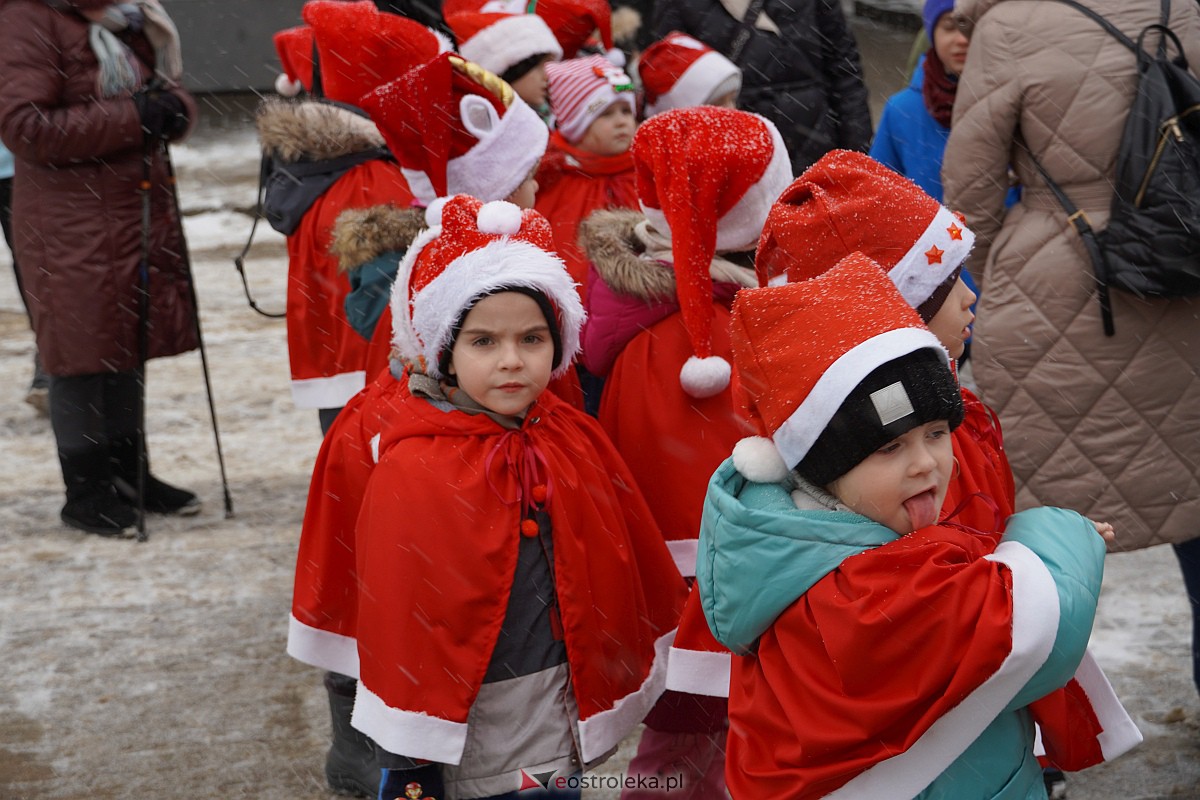I Kurpiowski Jarmark Bożonarodzeniowy w Ostrołęce - występy przedszkolaków [07.12.2023] - zdjęcie #17 - eOstroleka.pl