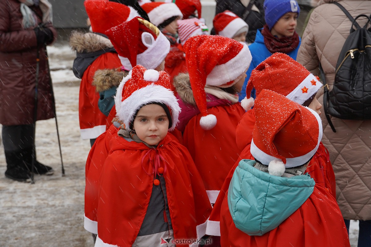 I Kurpiowski Jarmark Bożonarodzeniowy w Ostrołęce - występy przedszkolaków [07.12.2023] - zdjęcie #16 - eOstroleka.pl