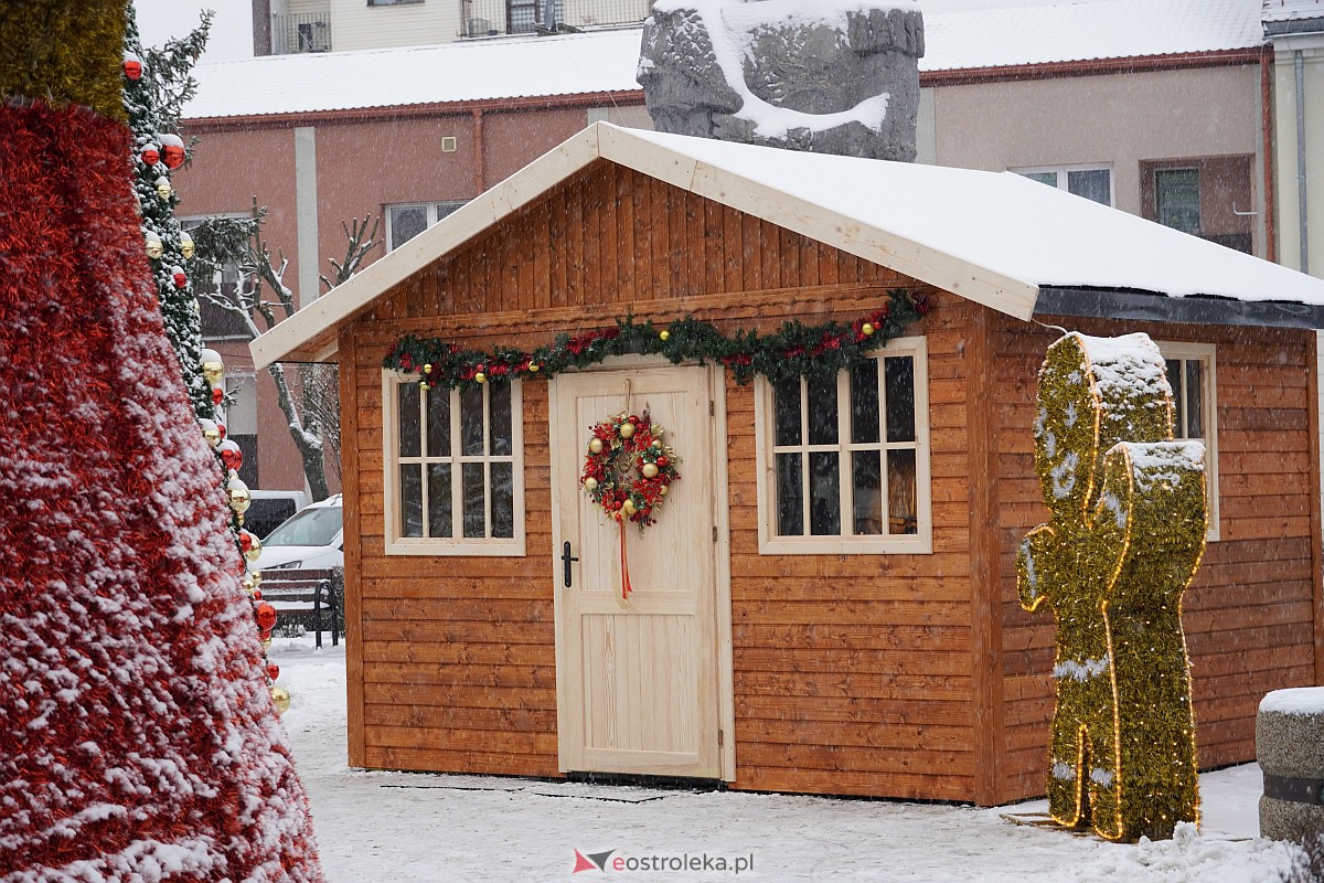 I Kurpiowski Jarmark Bożonarodzeniowy w Ostrołęce - występy przedszkolaków [07.12.2023] - zdjęcie #2 - eOstroleka.pl