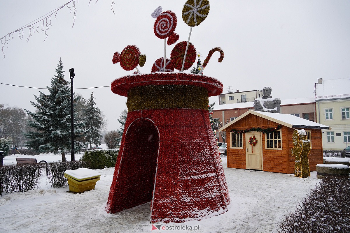 I Kurpiowski Jarmark Bożonarodzeniowy w Ostrołęce - występy przedszkolaków [07.12.2023] - zdjęcie #1 - eOstroleka.pl