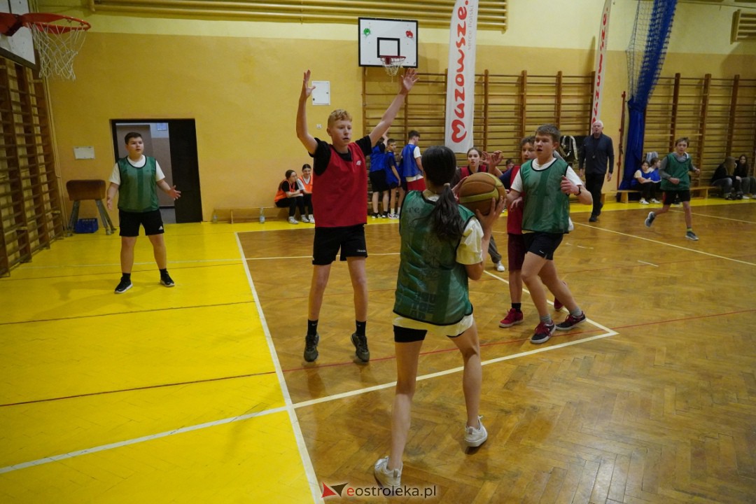 Koszykarski klimat w SP 1 [07.12.2023] - zdjęcie #118 - eOstroleka.pl