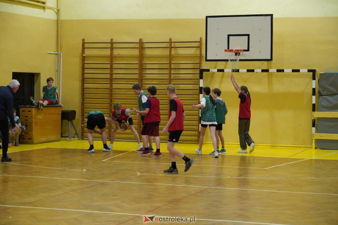 Koszykarski klimat w SP 1 [07.12.2023] - zdjęcie #114 - eOstroleka.pl