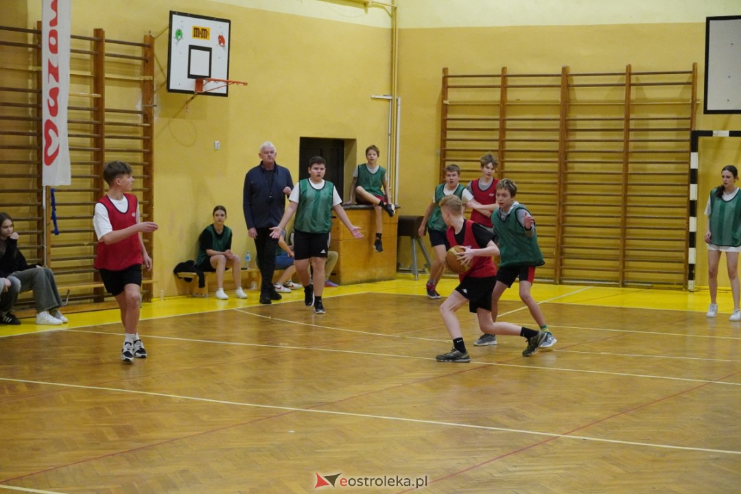 Koszykarski klimat w SP 1 [07.12.2023] - zdjęcie #113 - eOstroleka.pl