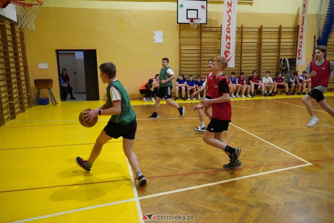 Koszykarski klimat w SP 1 [07.12.2023] - zdjęcie #104 - eOstroleka.pl