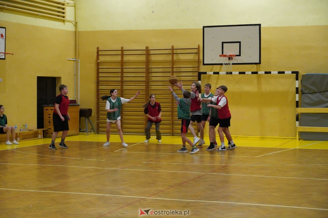 Koszykarski klimat w SP 1 [07.12.2023] - zdjęcie #88 - eOstroleka.pl